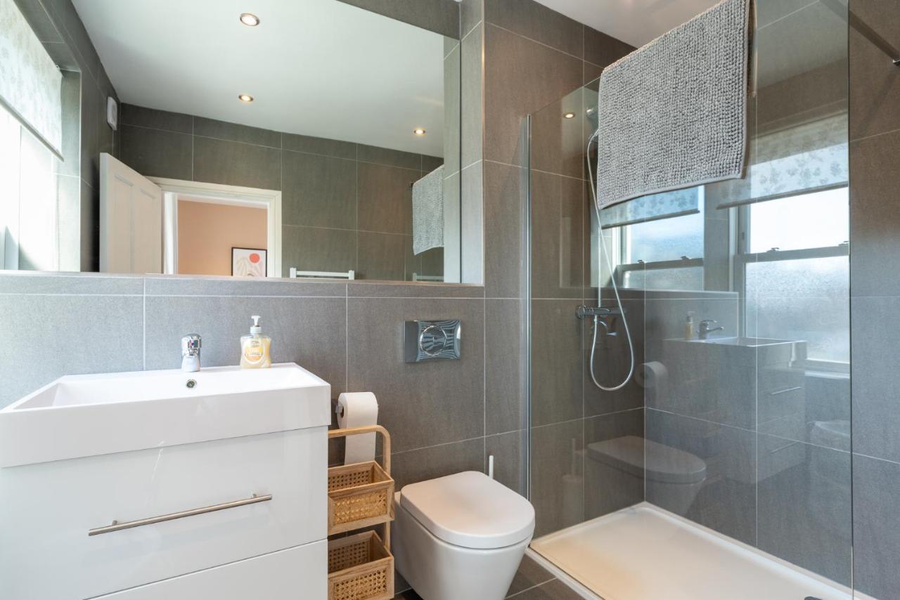 Beautiful 3 Bedroom Townhouse Χαρογκέιτ Εξωτερικό φωτογραφία
